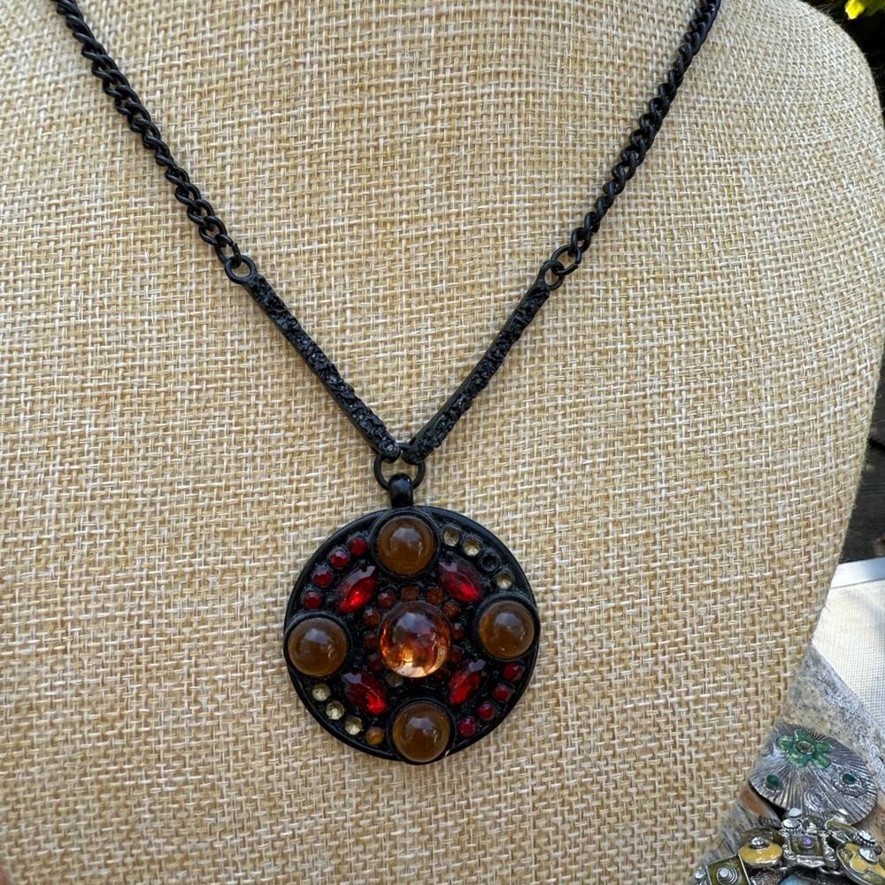 Elegant Black and Red Pendant Necklace